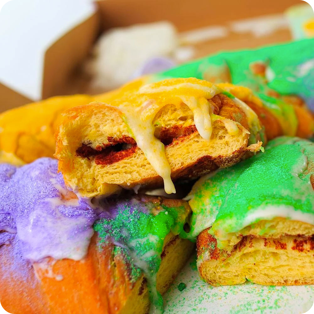 files/gambinos-cream-cheese-filled-king-cake.a8d8eea5f30b4a8066091b888cd3ebbd-1_1.webp